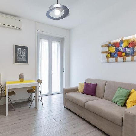 Piazza De Angeli M1 Comfortable Flat With Balcony Милано Екстериор снимка