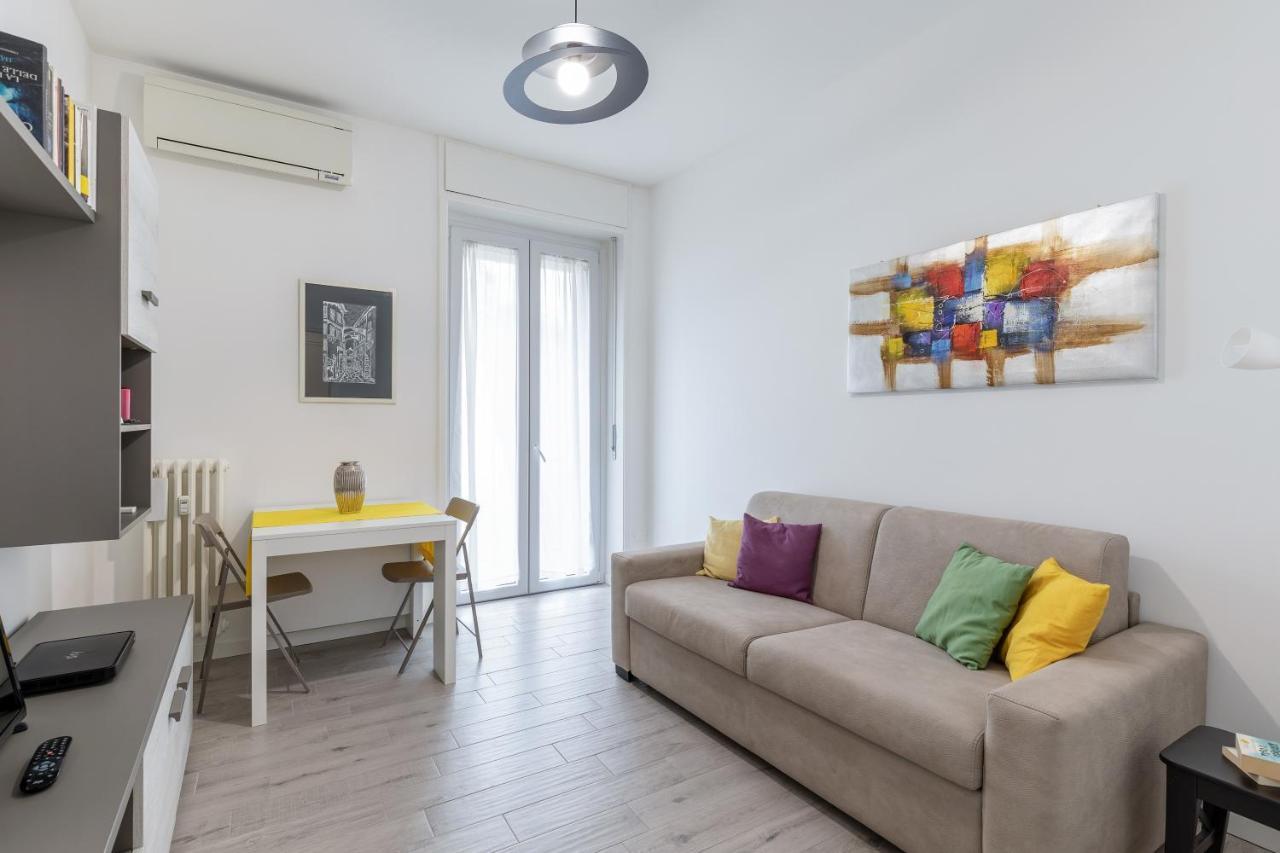 Piazza De Angeli M1 Comfortable Flat With Balcony Милано Екстериор снимка