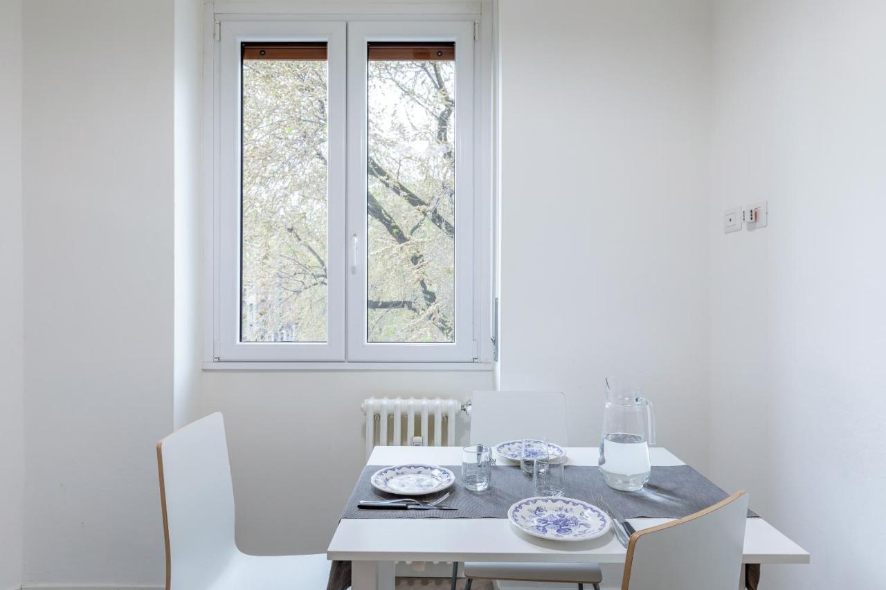 Piazza De Angeli M1 Comfortable Flat With Balcony Милано Екстериор снимка