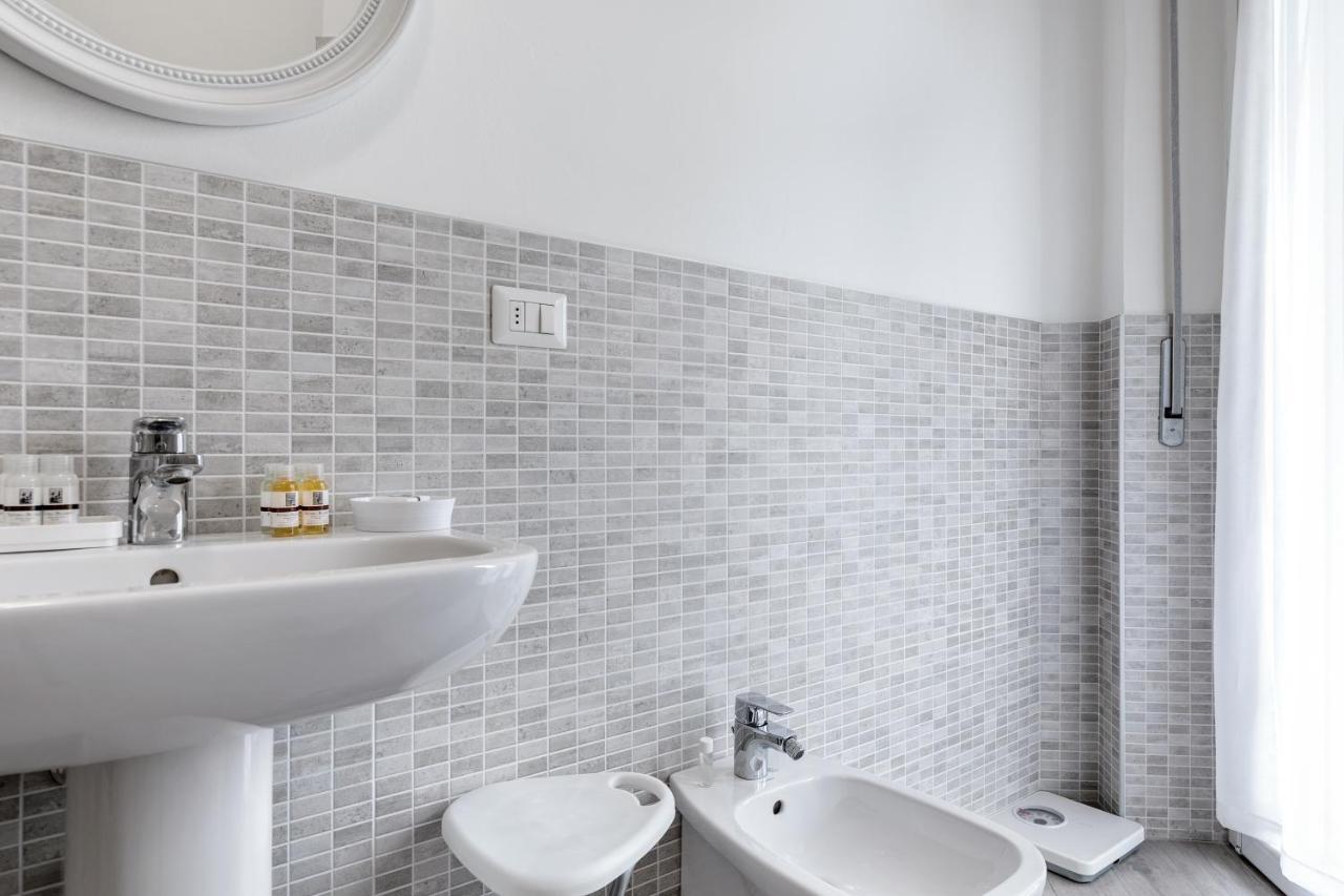 Piazza De Angeli M1 Comfortable Flat With Balcony Милано Екстериор снимка