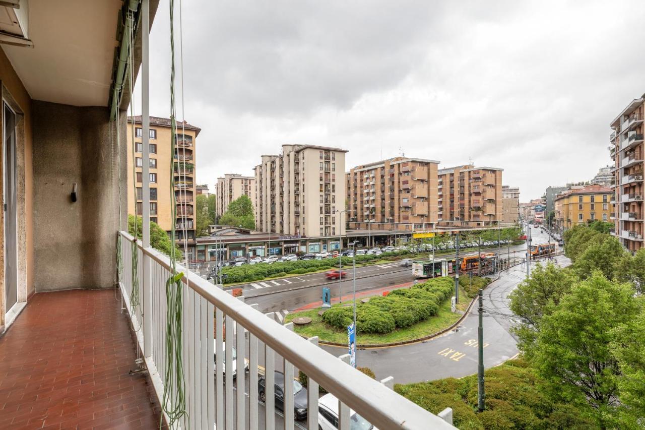 Piazza De Angeli M1 Comfortable Flat With Balcony Милано Екстериор снимка